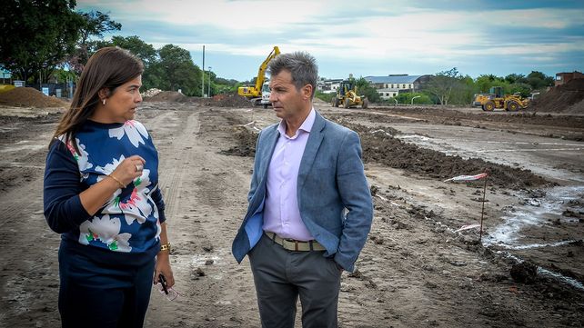 Las obras en el parque Berduc se extenderían más de lo provisto. Ávila y Richard observaron los trabajos.
