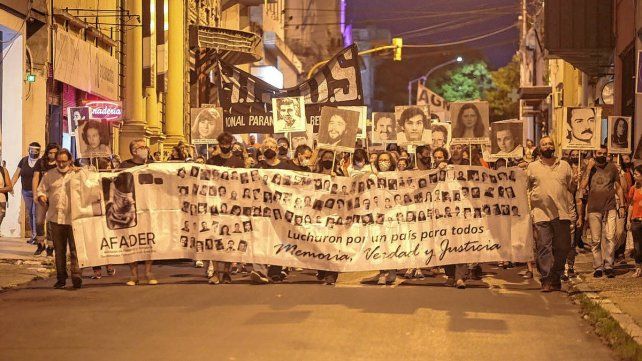 Convocan a marchar a las 18 en Paraná. Habrá un documento único, donde se condena la toma de deuda del gobierno macrista durante 2018