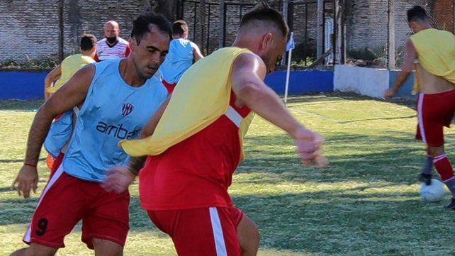 Gareiz formó dupla de ataque en Atlético Paraná junto a Nicolás Ledesma