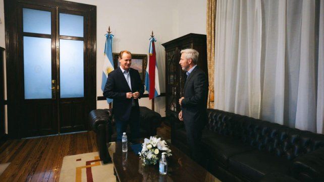 Gustavo Bordet y Rogelio Frigerio en el despacho del gobernador.