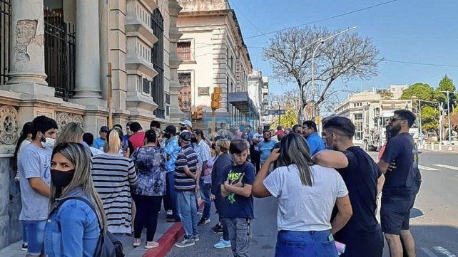 Al municipio de Paraná se acercaron vendedores ambulantes en busca de respuestas favorables con respecto a sus trabajos. Los recibió Pablo Testa.