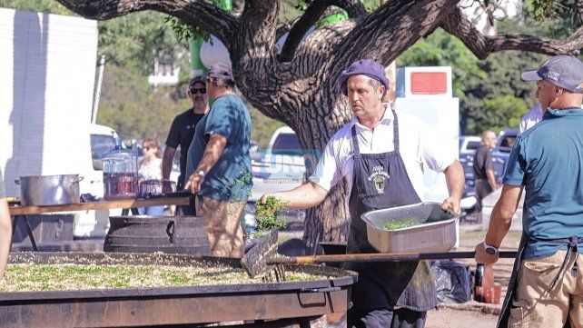 El club Tilcara llevó adelante la tradicional Gran Paella Paraná, evento que sirve para recaudar fondos que luego es destinado a diferentes obras