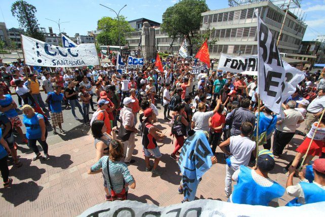 Petitorio. Trabajadores desocupados y precarizados volvieron a exigir puestos de trabajo genuinos.