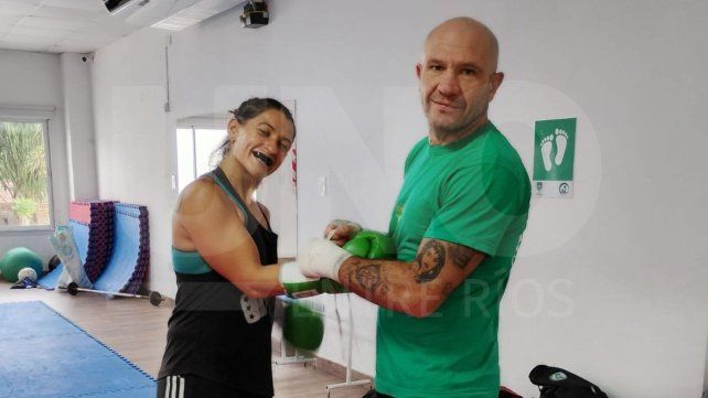 Cinthia González junto con su técnico, Wenceslao Mansilla, durante uno de sus entrenamientos. Cinthia González junto con su técnico, Wenceslao Mansilla, durante uno de sus entrenamientos.
