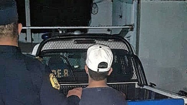 Uno de los jóvenes detenidos en Paraná acusado de atacar a balazos el frente de una vivienda.