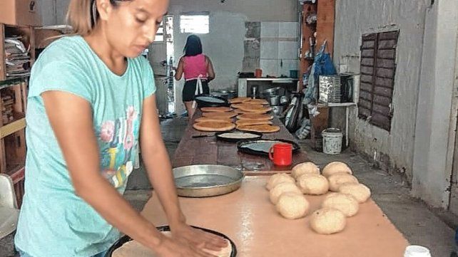 En el Merendero Construyendo Futuro hacen prepizzas para vender y poder comprar insumos En el Merendero Construyendo Futuro hacen prepizzas para vender y poder comprar insumos