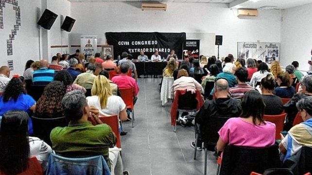 Agmer aceptó la propuesta salarial del gobierno pero pidió que se mantenga abierta la paritaria. Agmer aceptó la propuesta salarial del gobierno pero pidió que se mantenga abierta la paritaria.