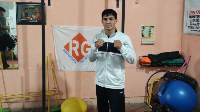 El noqueador paranaense José Luis Suárez será el protagonista de la última pelea de la noche, en la que se medirá con el concordiense Ismael López por el cetro de la Federación Entrerriana de Box. El noqueador paranaense José Luis Suárez será el protagonista de la última pelea de la noche, en la que se medirá con el concordiense Ismael López por el cetro de la Federación Entrerriana de Box.