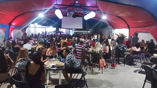 Otra clausura en Paraná: en Güemes y Laurencena había 200 personas.