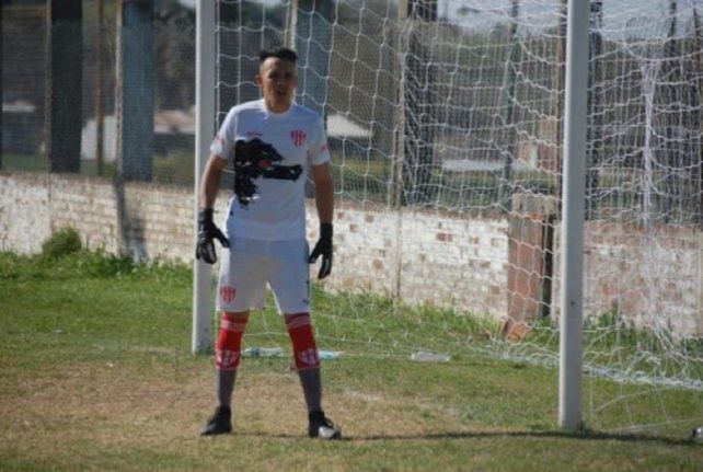 Gastón Sturtz defendiendo el arco de Atlético Paraná en la temporada 2021 de la Liga Paranaense