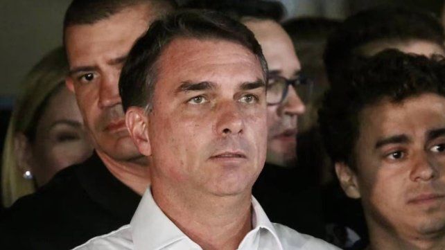Medios brasileños afirman que Flávio Bolsonaro escapó del país y está en vuelo a Estados Unidos Medios brasileños afirman que Flávio Bolsonaro escapó del país y está en vuelo a Estados Unidos