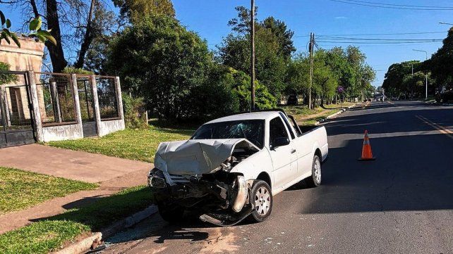 El conductor de la camioneta huyó del lugar. El conductor de la camioneta huyó del lugar.