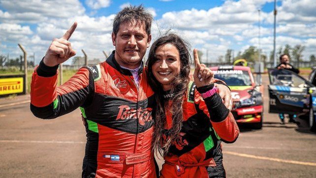 El bahiense Martín Scuncio junto a Javiera Román son campeones en Concordia. El bahiense Martín Scuncio junto a Javiera Román son campeones en Concordia.