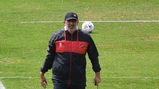 El entrenador de Patronato Iván Delfino se recupera de un cuadro positivo de covid-19.