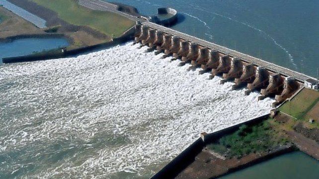 Las represas hidroeléctricas bajaron 50% su generación de energía por las bajantes del Paraná y Uruguay.