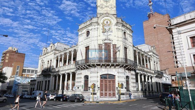 Será por única vez para trabajadores de planta permanente y contratados de servicio, según confirmó el intendente de Paraná, Adán Bahl