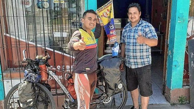 Con su bici, Miguel pasó por Santa Elena