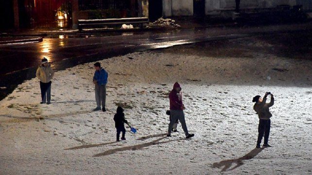 Las postales de la nieve en Córdoba y del clima frío en varios puntos del país inundaron las redes.