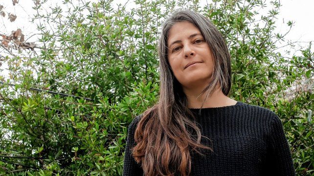 Nacida en Villa Elisa en 1973, Selva Almada es una de las escritoras más renombradas del escenario literario argentino,