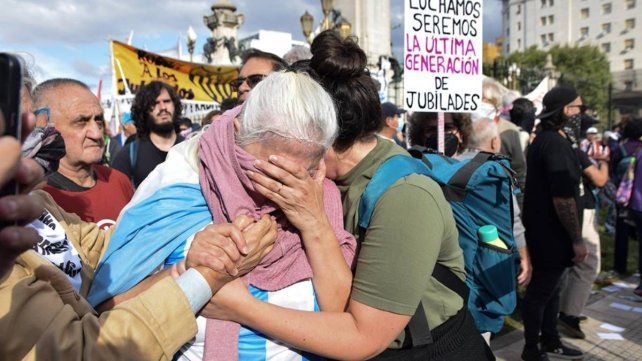 La discusión previsional que viene no debería girar en torno a cuánto más se puede recortar sino a qué modelo de protección quiere sostener la Argentina La discusión previsional que viene no debería girar en torno a cuánto más se puede recortar sino a qué modelo de protección quiere sostener la Argentina