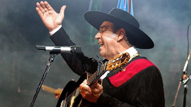 El Chaqueño Palavecino se retiró ofuscado y con críticas a la organización del evento. El Chaqueño Palavecino se retiró ofuscado y con críticas a la organización del evento.