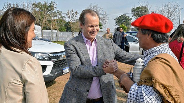 El gobernador Gustavo Bordet participó de los festejos por el aniversario de San José. El gobernador Gustavo Bordet participó de los festejos por el aniversario de San José.