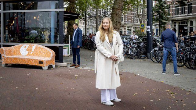 Amalia de Orange en su primer día como estudiante de la Universidad de Ámsterdam