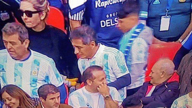 El presidente de Patronato, Oscar Lenzi, en la platea del estadio Wembley.
