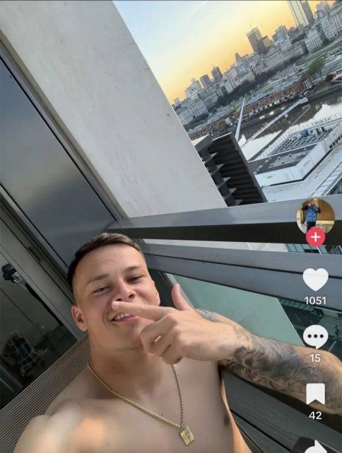 Drogas, alcohol y disculpas a los hinchas de Independiente: Abaldo explicó las polémicas fotos difundidas. Drogas, alcohol y disculpas a los hinchas de Independiente: Abaldo explicó las polémicas fotos difundidas.