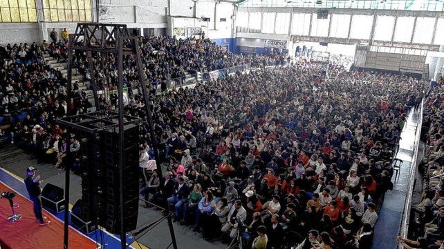 En Concordia Gastón Pauls brindó una charla sobre adicciones.