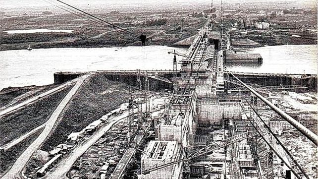 El 1 de abril de 1974 se inició la obra de la represa de Salto Grande. El 1 de abril de 1974 se inició la obra de la represa de Salto Grande.