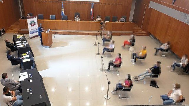 El servicio de Informaci&oacute;n y Comunicaci&oacute;n del Poder Judicial pixel&oacute; las fotos de los jurados ya que la ley establece que "deben ser estrictamente resguardados" y no debe revelarse su identidad.