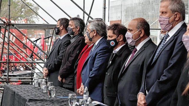 Alberto Fernández encabezó el acto junto a Kicillof, Máximo Kirchner y Manzur.
