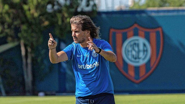 Rubén Darío Insúa, entrenador de un San Lorenzo que recibe a Sarmiento. Rubén Darío Insúa, entrenador de un San Lorenzo que recibe a Sarmiento.