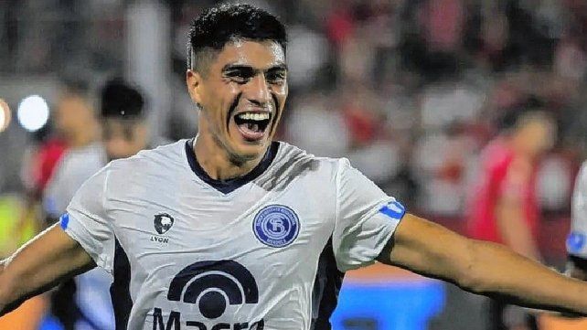 Independiente Rivadavia festejó en Rosario tras el gol de Peinipil. Independiente Rivadavia festejó en Rosario tras el gol de Peinipil.