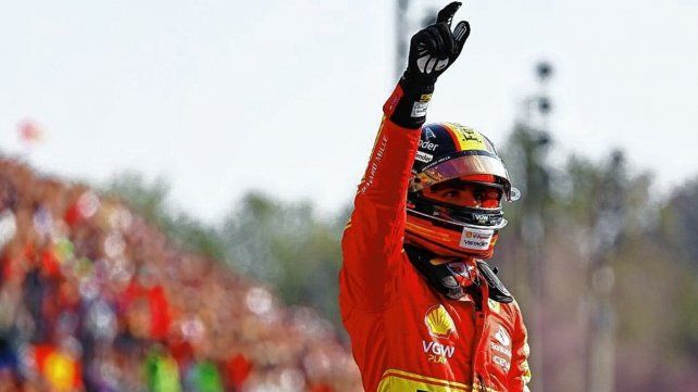 Carlos Sainz llevó a Ferrari a lo más alto. Carlos Sainz llevó a Ferrari a lo más alto.