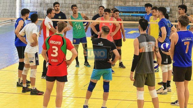 Paracao intensifica los entrenamientos de cara al inicio de la Liga Argentina de vóley.