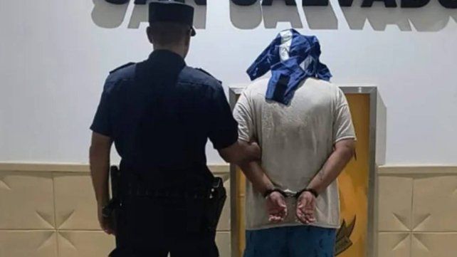 Intento de femicidio: hombre persiguió a su pareja para apuñalarla frente a sus hijos Intento de femicidio: hombre persiguió a su pareja para apuñalarla frente a sus hijos