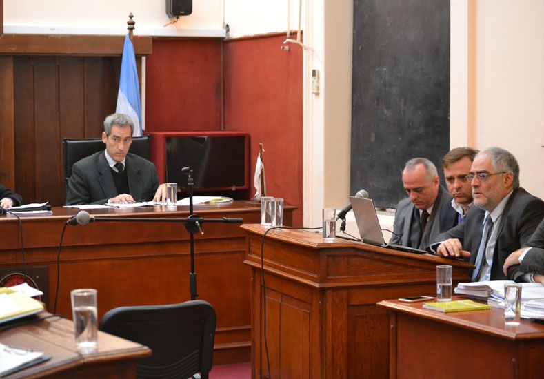 En el banquillo. Luis Erro escucha los alegatos. Foto Gentileza/El Debate Pregón