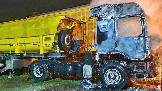 Incendio de camión en Concordia. Incendio de camión en Concordia. 