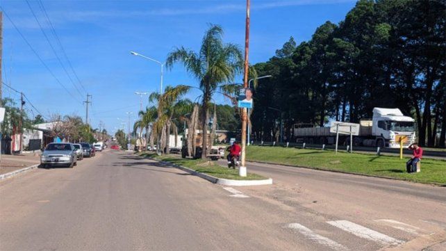 La víctima fatal chocó su moto con el cordón de avenida Paseo de la Virgen del Carmen de Concordia, lo que ocasionó que derrape y pierda el control