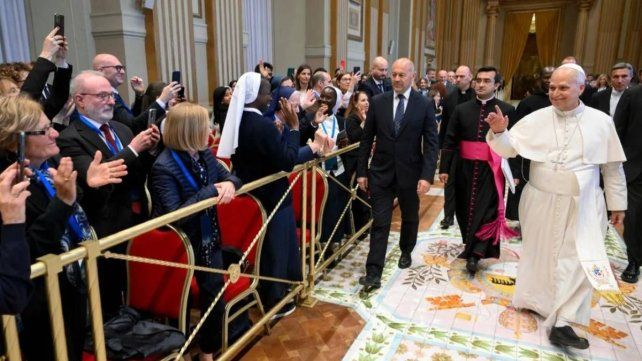 El papa León XIV reclamó una participación activa y advirtió que servir a la institución no es cumplir una mera función administrativa. El papa León XIV reclamó una participación activa y advirtió que servir a la institución no es cumplir una mera función administrativa.