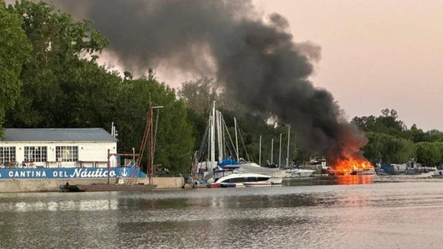 Gualeguaychú: seis personas heridas por el incendio y las explosiones de cuatro embarcaciones Gualeguaychú: seis personas heridas por el incendio y las explosiones de cuatro embarcaciones