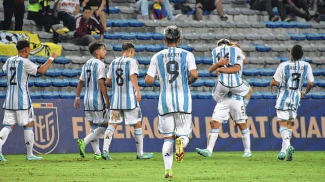 Argentina le ganó a Venezuela y está más cerca del Mundial.