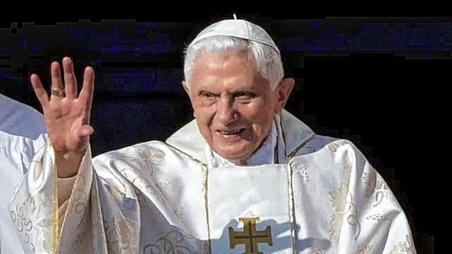 El papa emérito Benedicto XVI, el alemán Joseph Ratzinger, murió hoy en el Vaticano a los 95 años. El cuerpo se expondrá desde el lunes en la Basílica de San Pedro