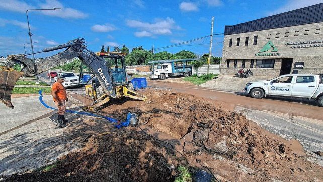 Paraná: reparan cañerías en calle Blas Parera