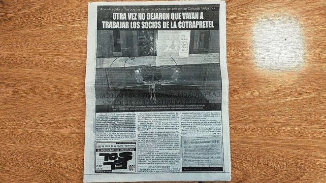 La tapa de hoy del diario El Sol de Concordia, editado independientemente por sus trabajadores. Denuncian que no les permiten el ingreso a su lugar de trabajo. Colocaron el logo al revés como forma de protesta.