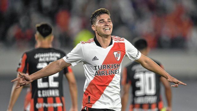 Julián Álvarez: Hay acuerdo de los clubes por el pase.