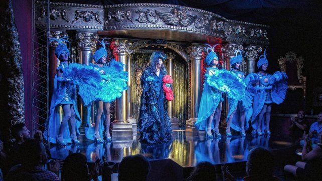 De primera. La puesta en escena es una de las mejores de Latinoamérica.