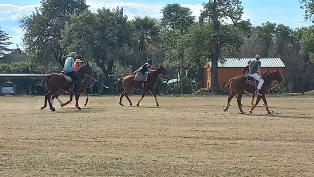 Aurora Club celebró una jornada a puro polo, tradición, caballos y emoción. Aurora Club celebró una jornada a puro polo, tradición, caballos y emoción.